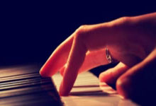 足球赛场强队碾压弱队，焦点战报引发关注